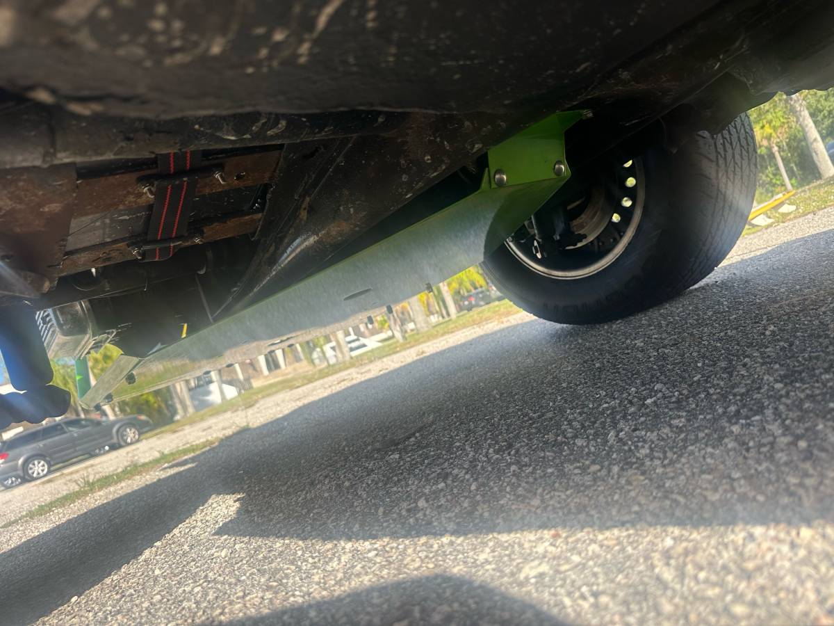 Volkswagen-beetle-1965-green-17