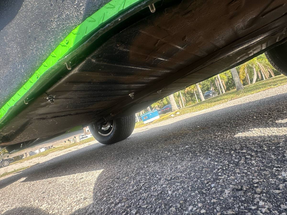 Volkswagen-beetle-1965-green-18