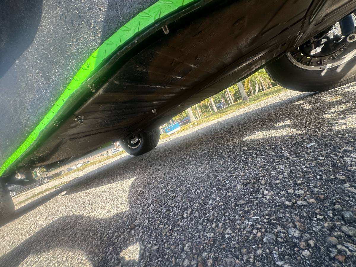 Volkswagen-beetle-1965-green-19