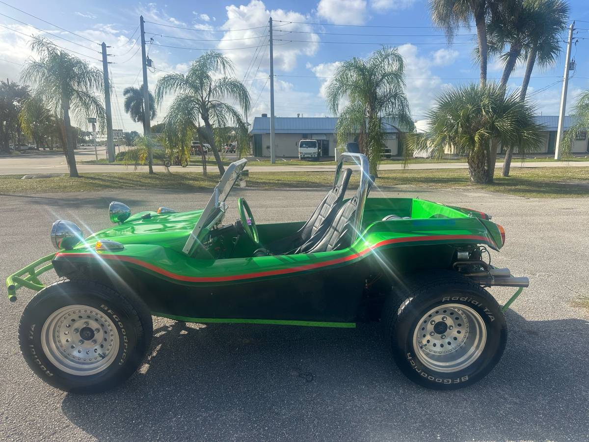 Volkswagen-beetle-1965-green-9