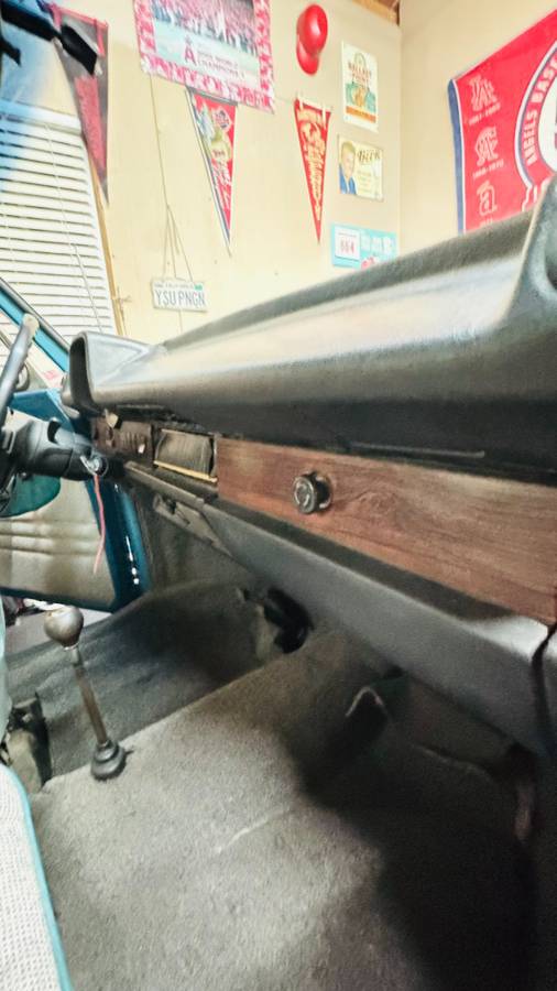 Volkswagen-beetle-convertible-1973-blue-10