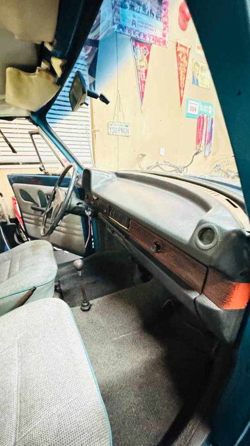 Volkswagen-beetle-convertible-1973-blue-11