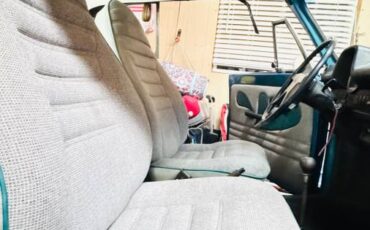 Volkswagen-beetle-convertible-1973-blue-12