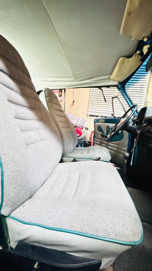 Volkswagen-beetle-convertible-1973-blue-12