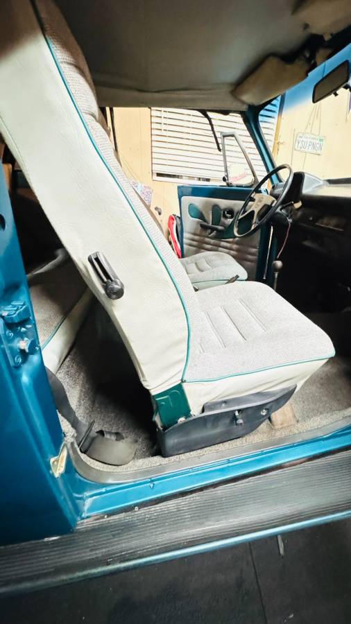 Volkswagen-beetle-convertible-1973-blue-13