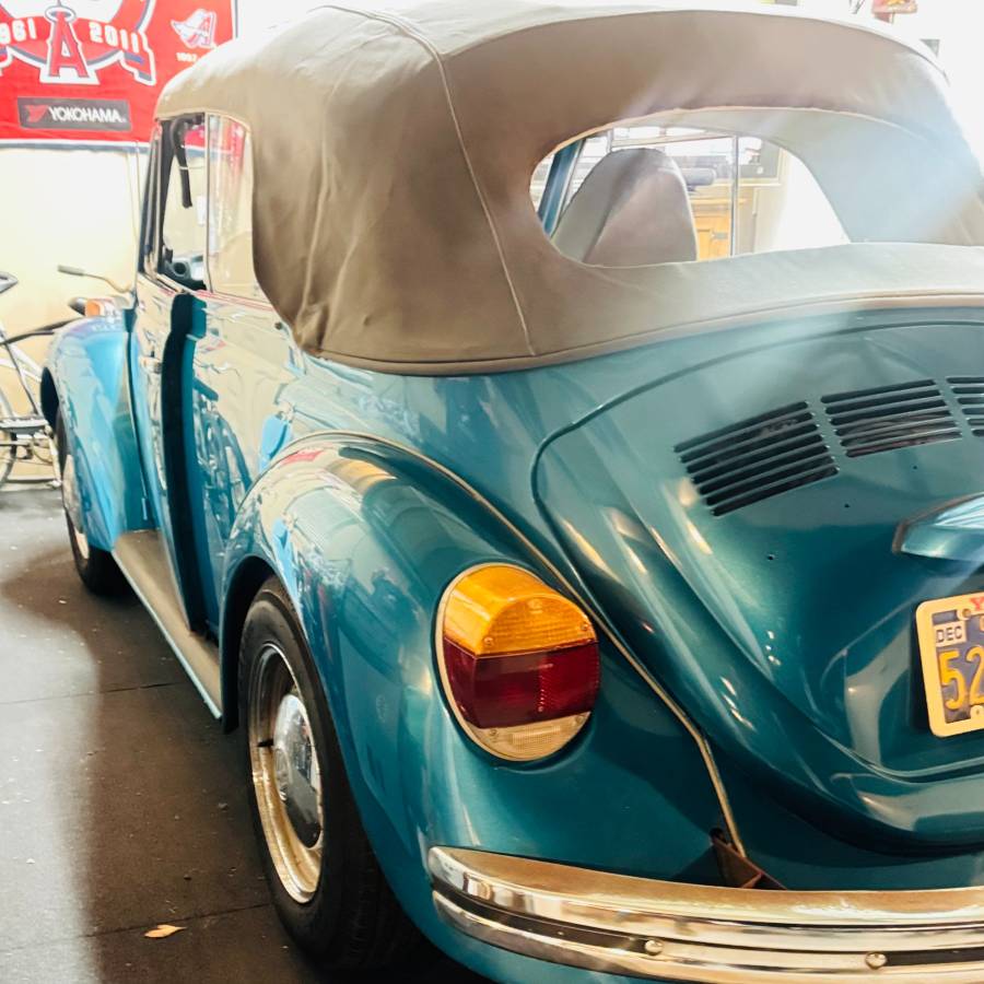 Volkswagen-beetle-convertible-1973-blue-17