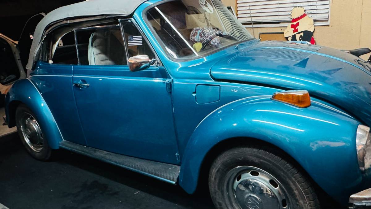 Volkswagen-beetle-convertible-1973-blue-18