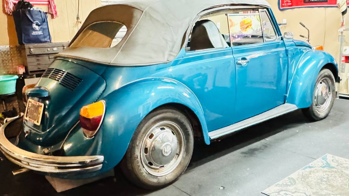 Volkswagen-beetle-convertible-1973-blue-5