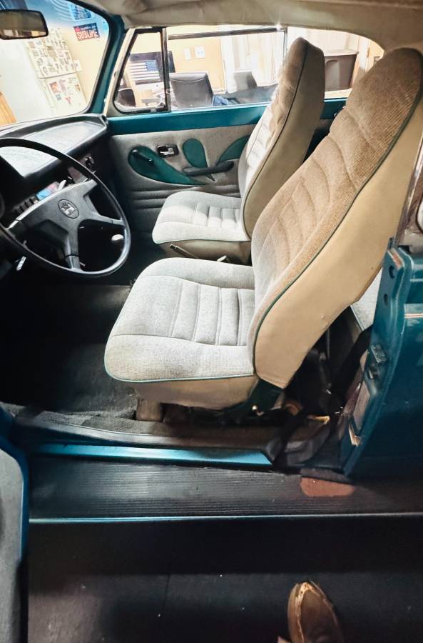 Volkswagen-beetle-convertible-1973-blue-6