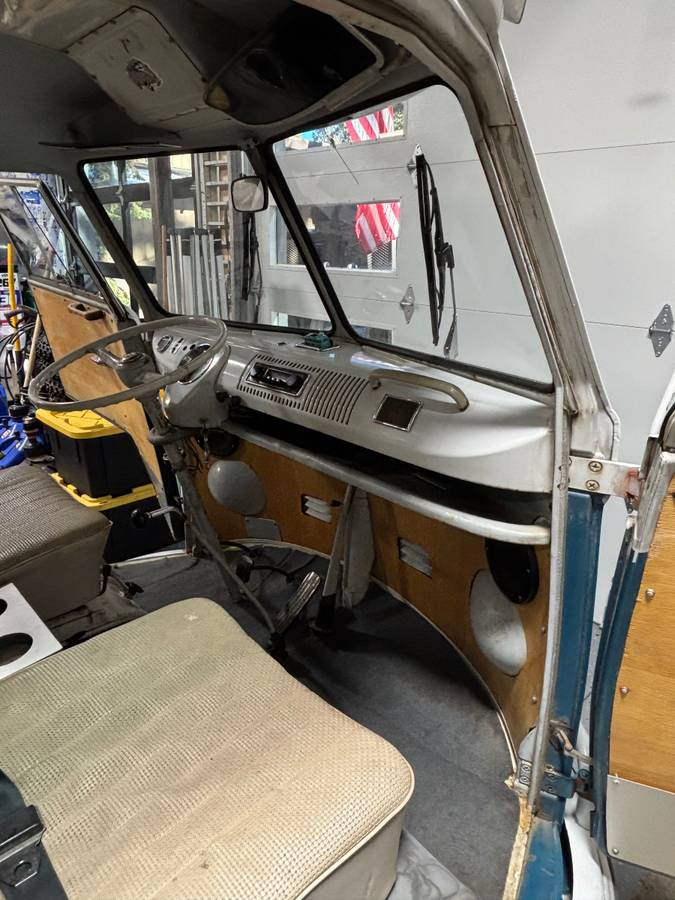 Volkswagen-bus-1967-blue-14