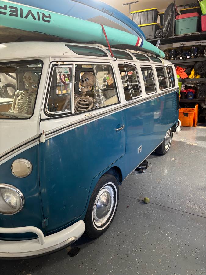 Volkswagen-bus-1967-blue-2