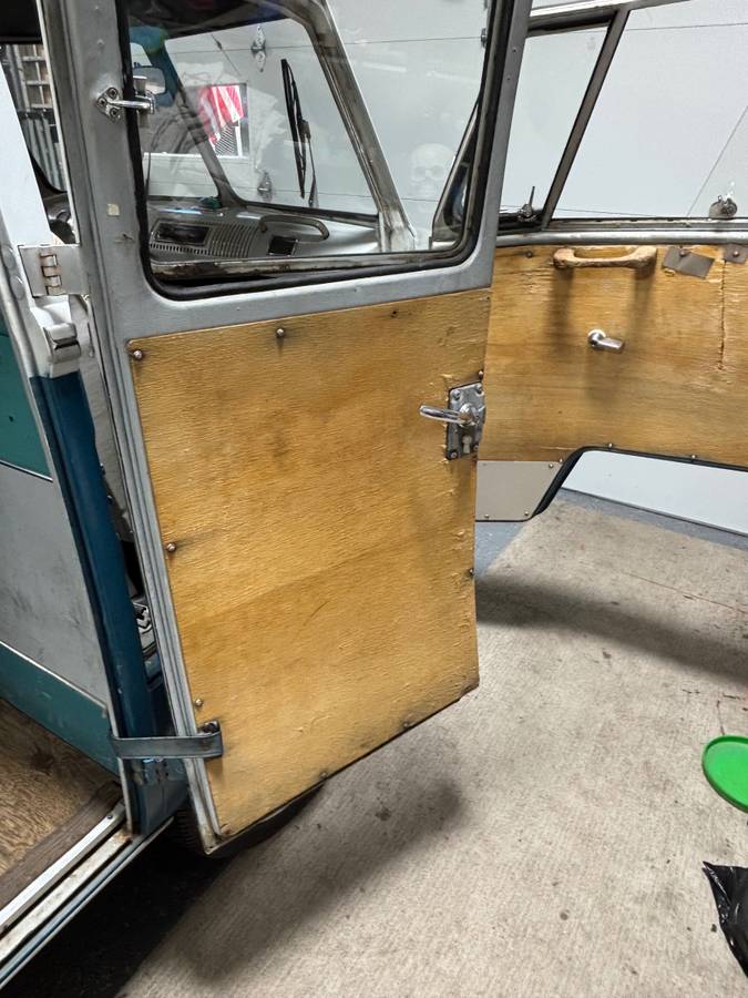 Volkswagen-bus-1967-blue-20