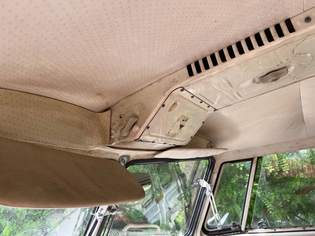 Volkswagen-bus-1967-white-10