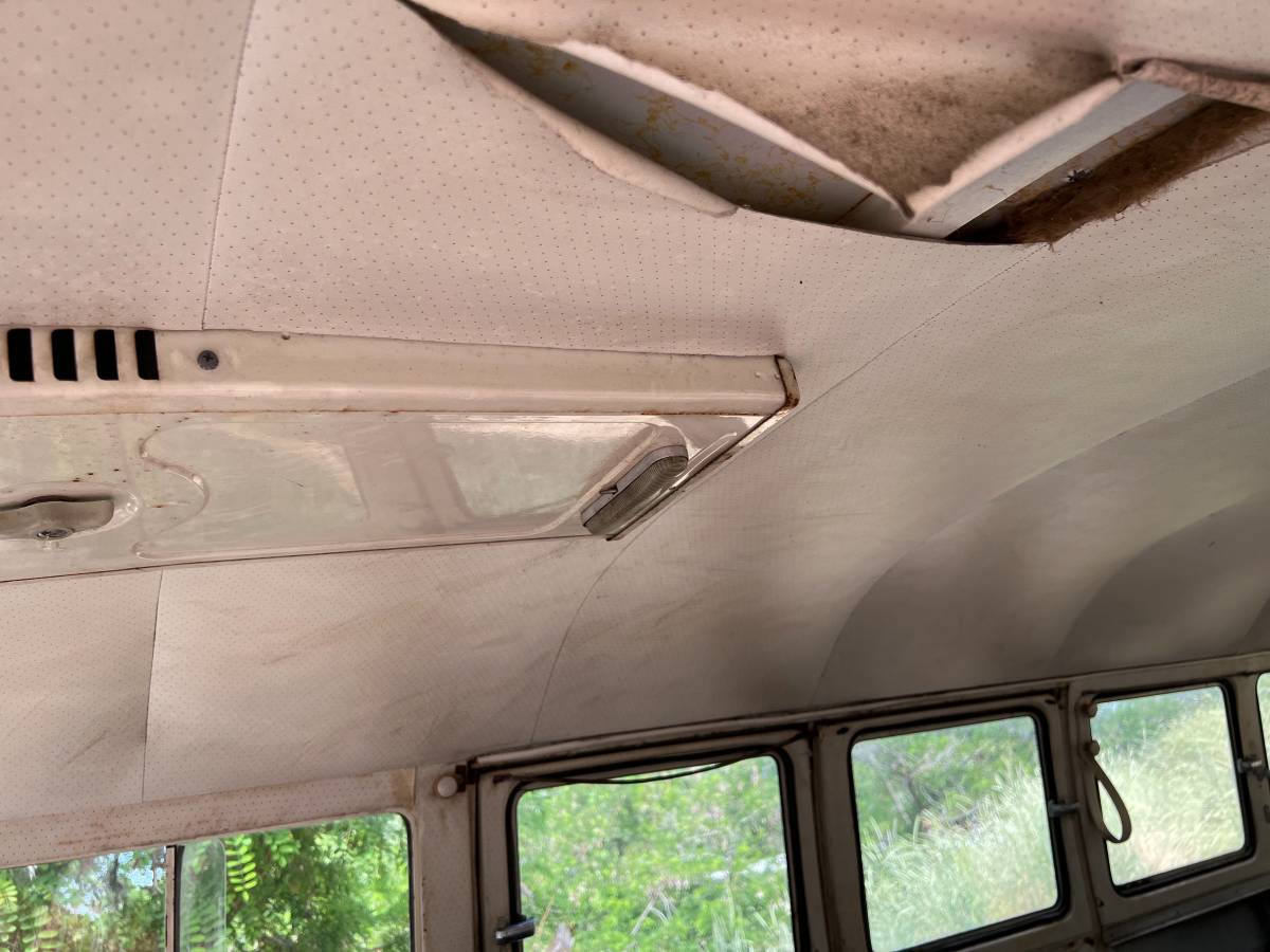 Volkswagen-bus-1967-white-11