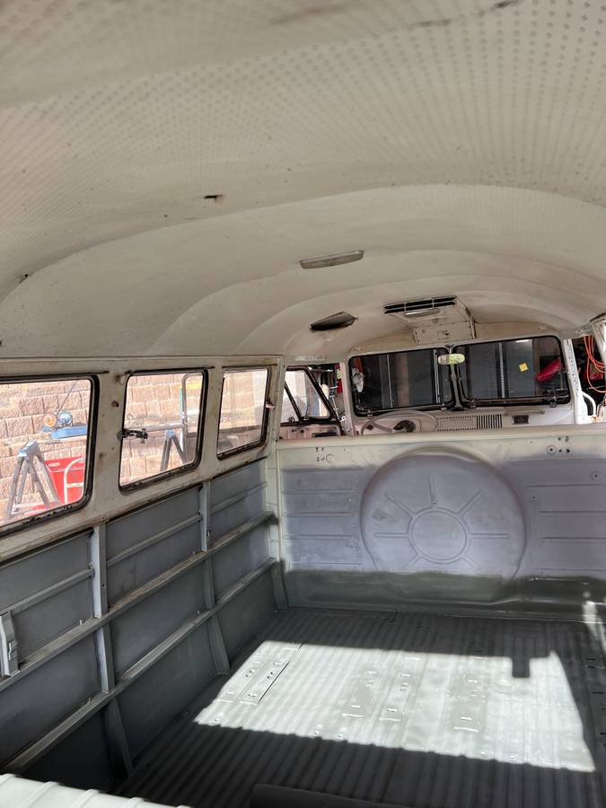 Volkswagen-bus-1967-white-12