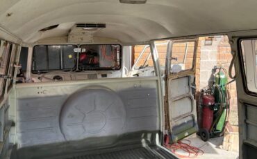 Volkswagen-bus-1967-white-13