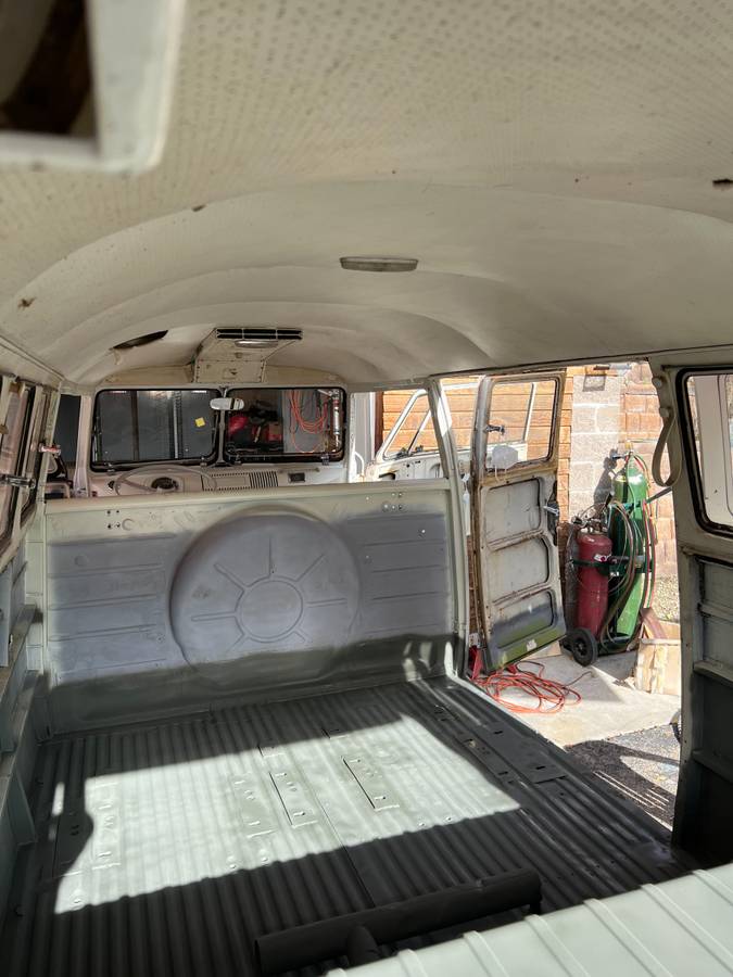 Volkswagen-bus-1967-white-13