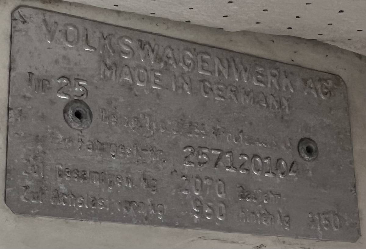 Volkswagen-bus-1967-white-8