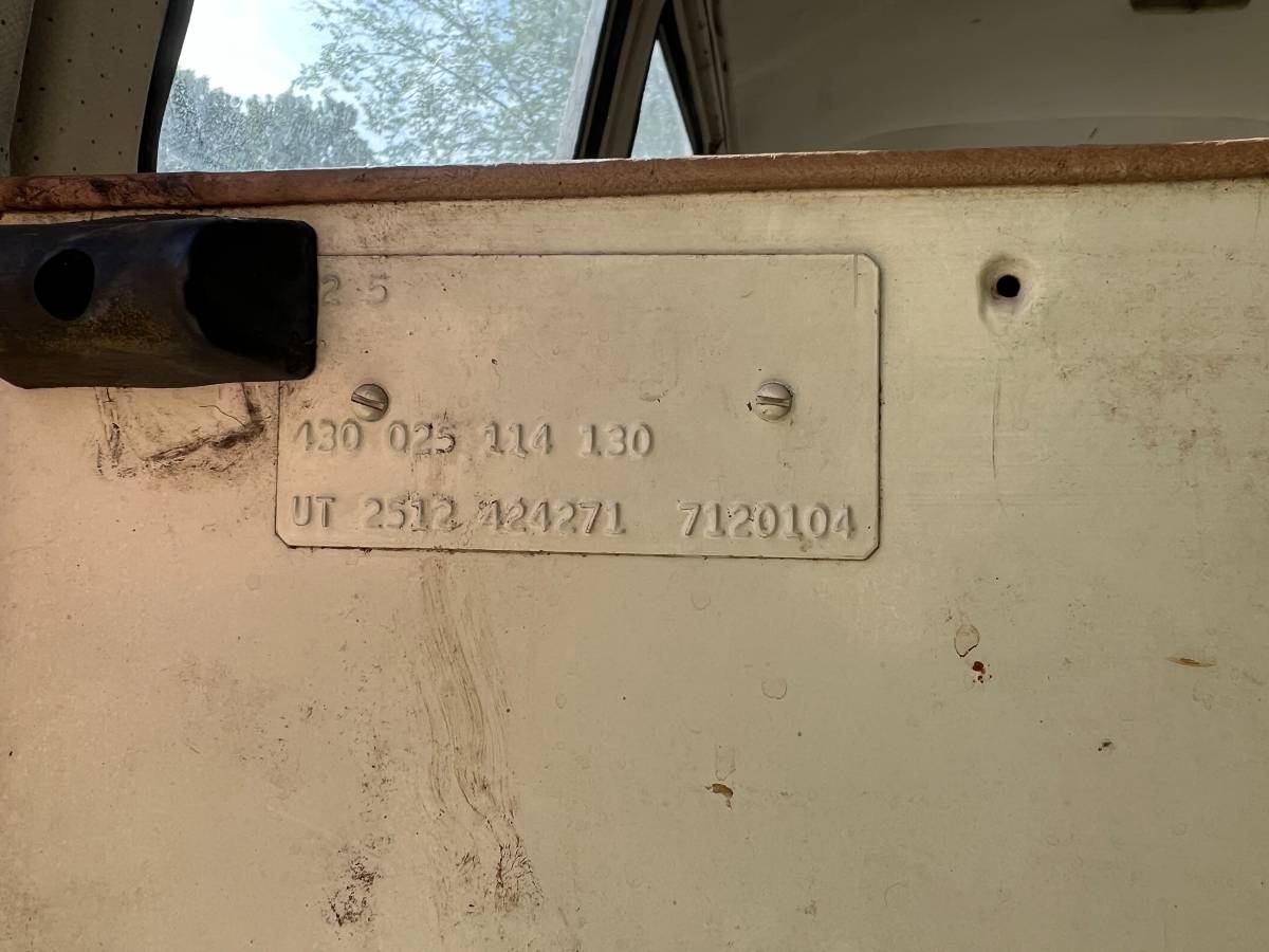 Volkswagen-bus-1967-white-9