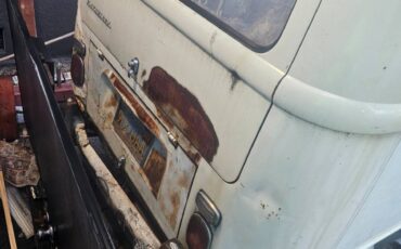 Volkswagen-bus-1970-white-1