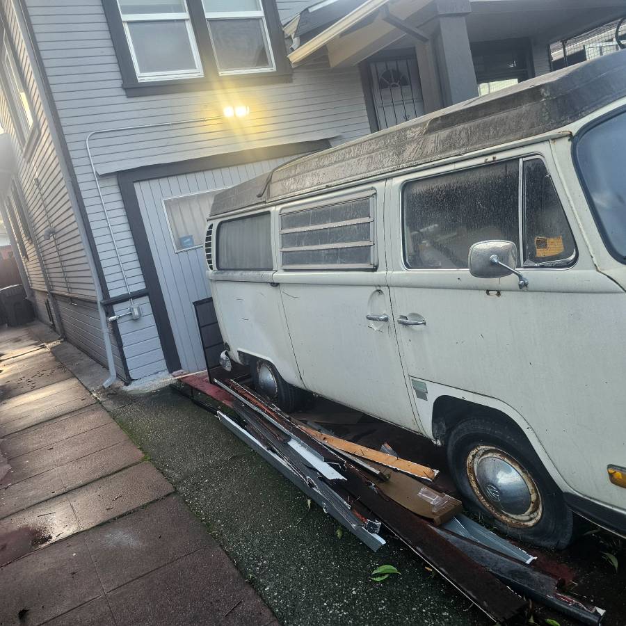 Volkswagen-bus-1970-white-5