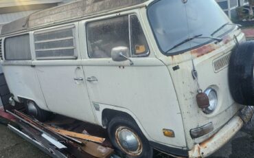 Volkswagen-bus-1970-white-6