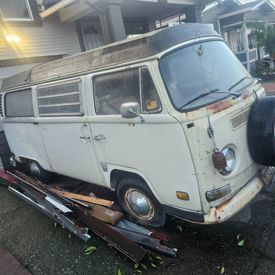 Volkswagen-bus-1970-white-6