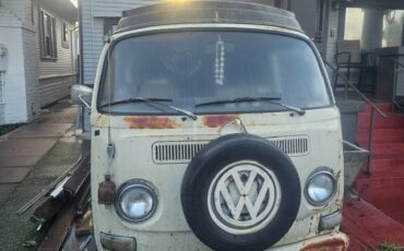 Volkswagen-bus-1970-white-7