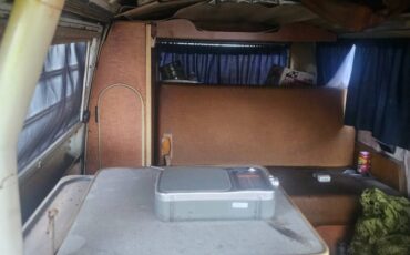 Volkswagen-bus-1970-white-8