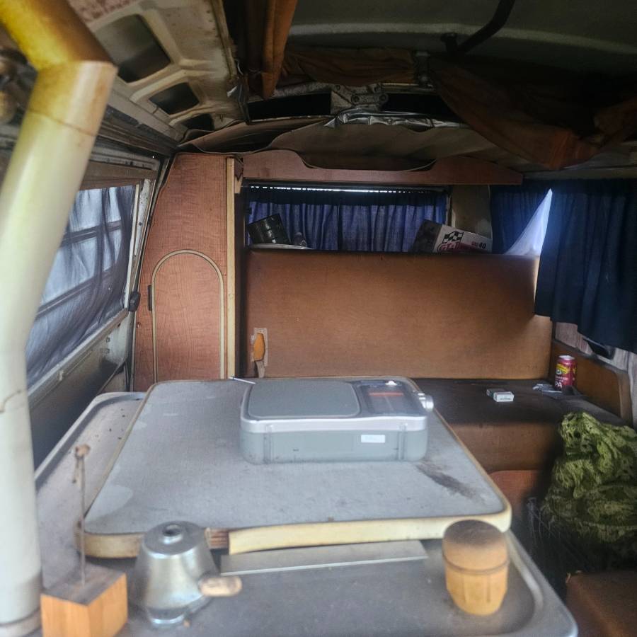 Volkswagen-bus-1970-white-8