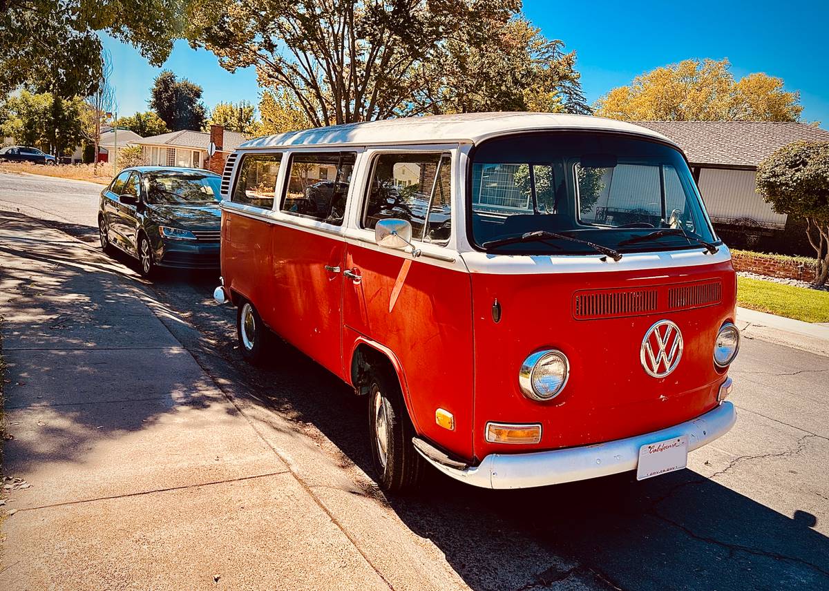 Volkswagen-bus-1972-red-2