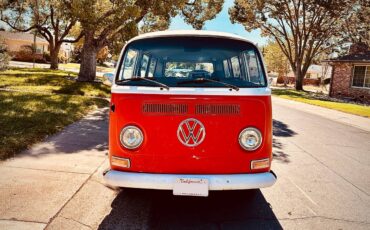 Volkswagen-bus-1972-red