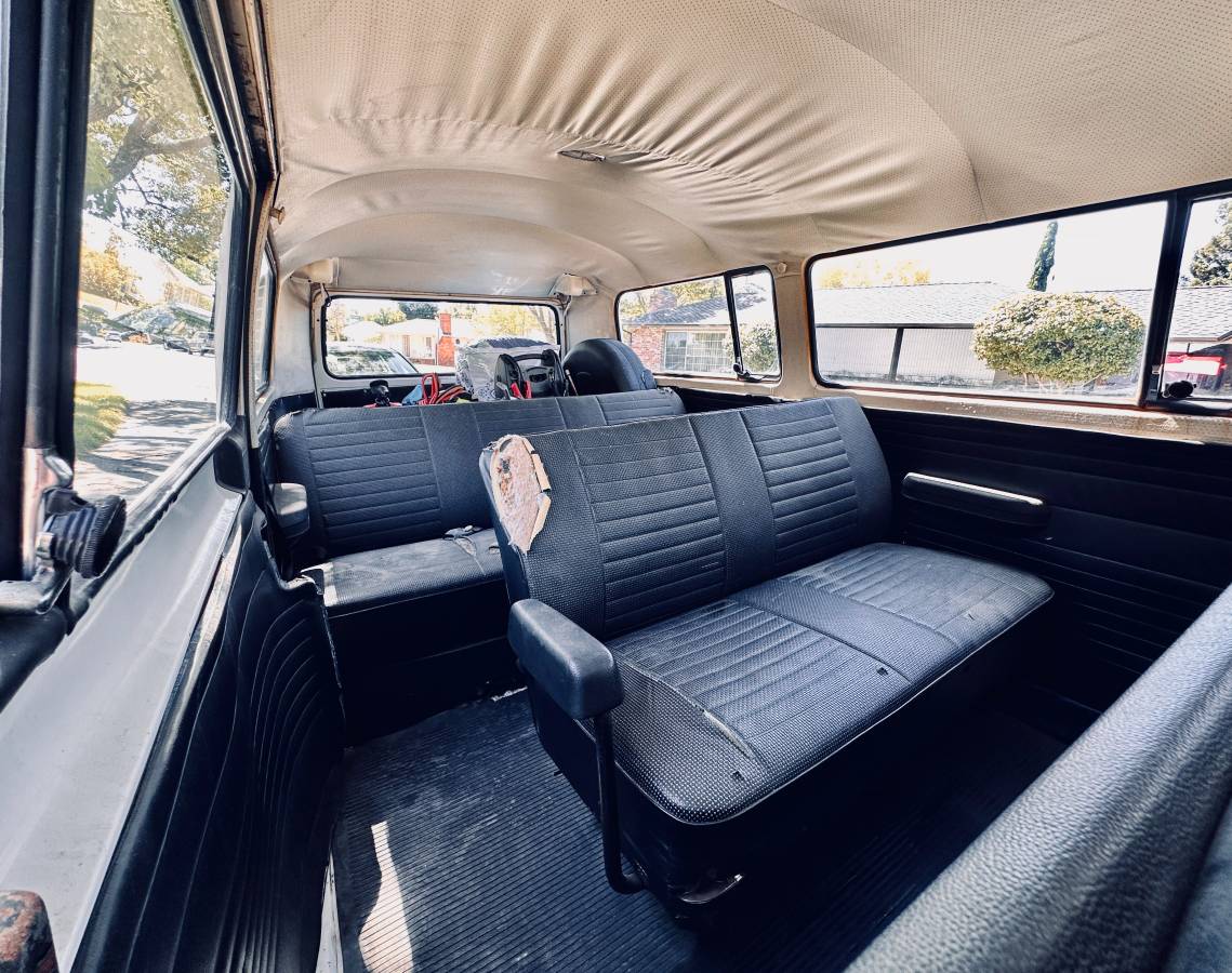 Volkswagen-bus-1972-red-4