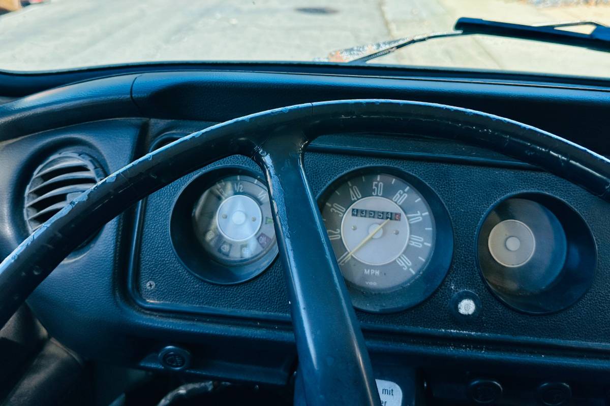 Volkswagen-bus-1972-red-8