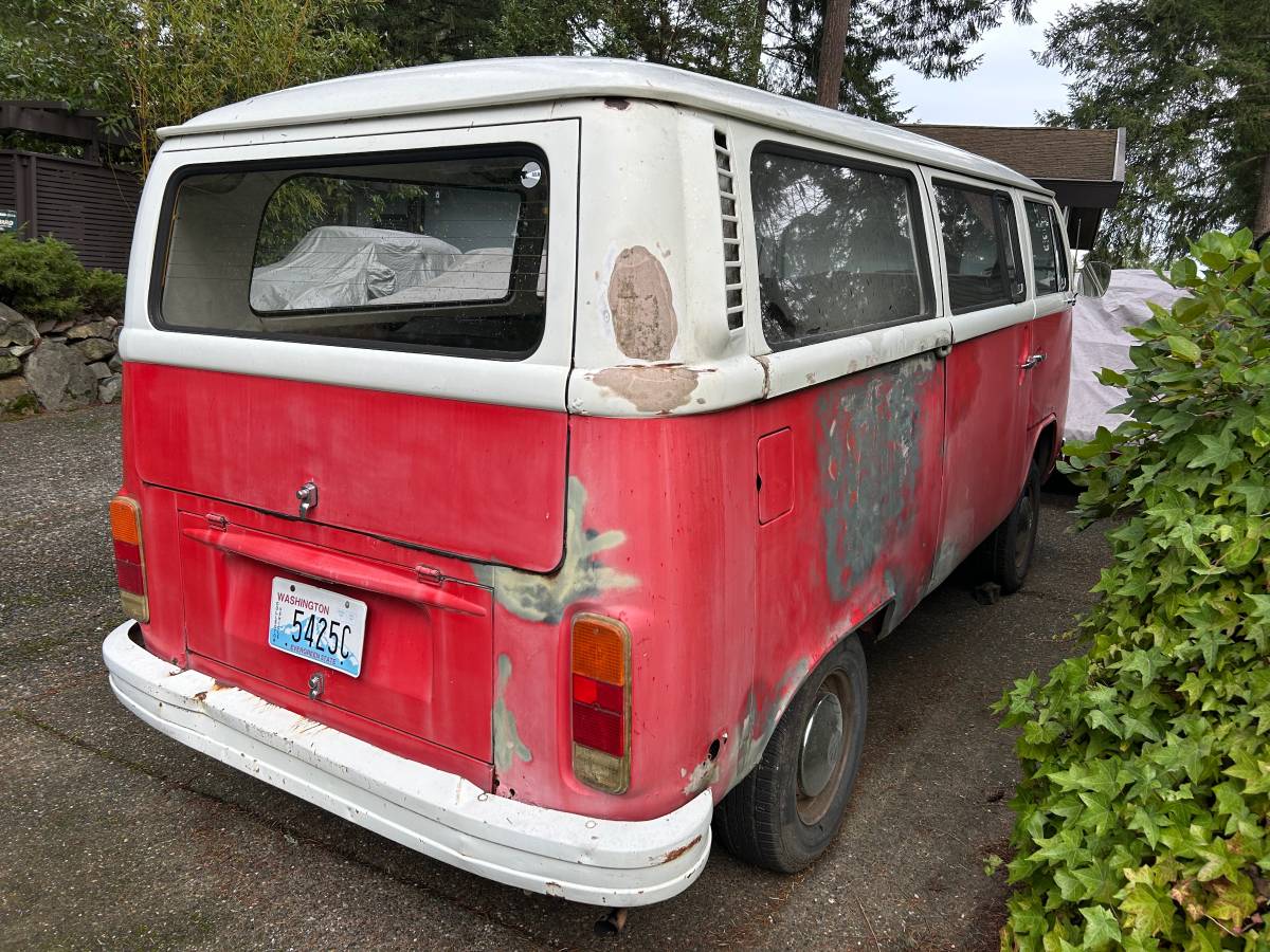 Volkswagen-bus-1973-red-1