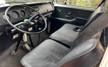 Volkswagen-bus-1973-red-2