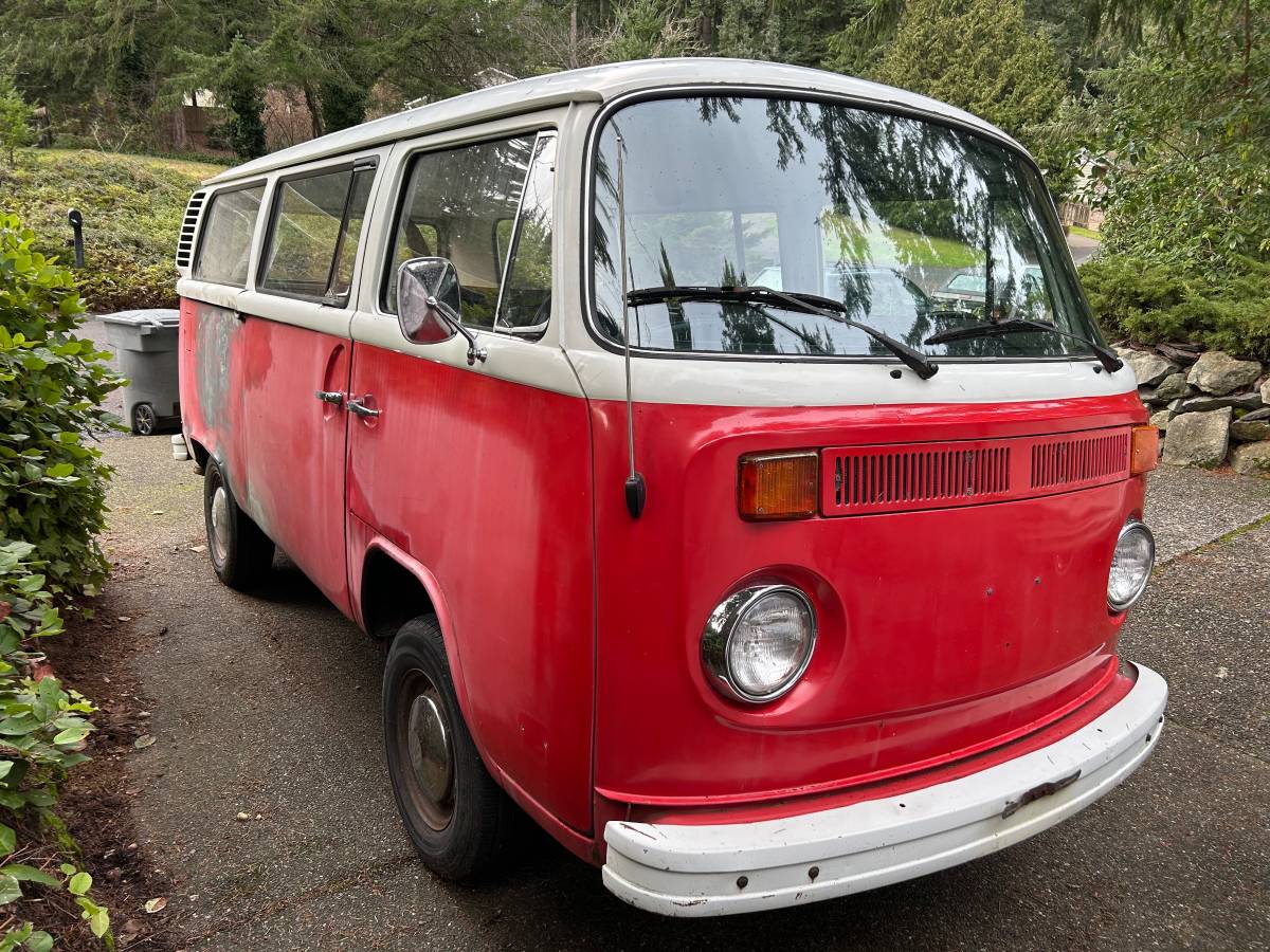 Volkswagen-bus-1973-red-5