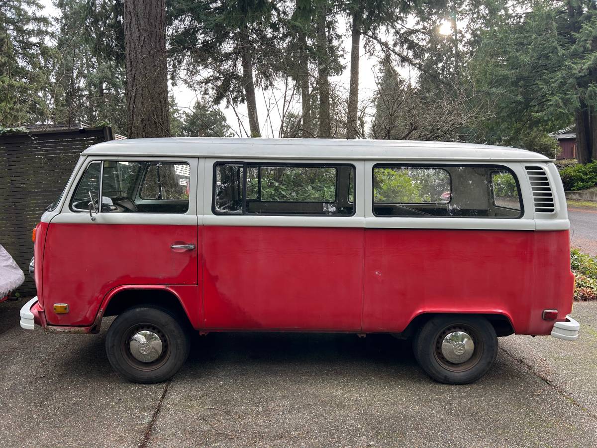 Volkswagen-bus-1973-red-6