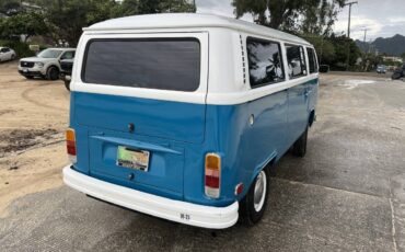 Volkswagen-bus-1976-blue-1
