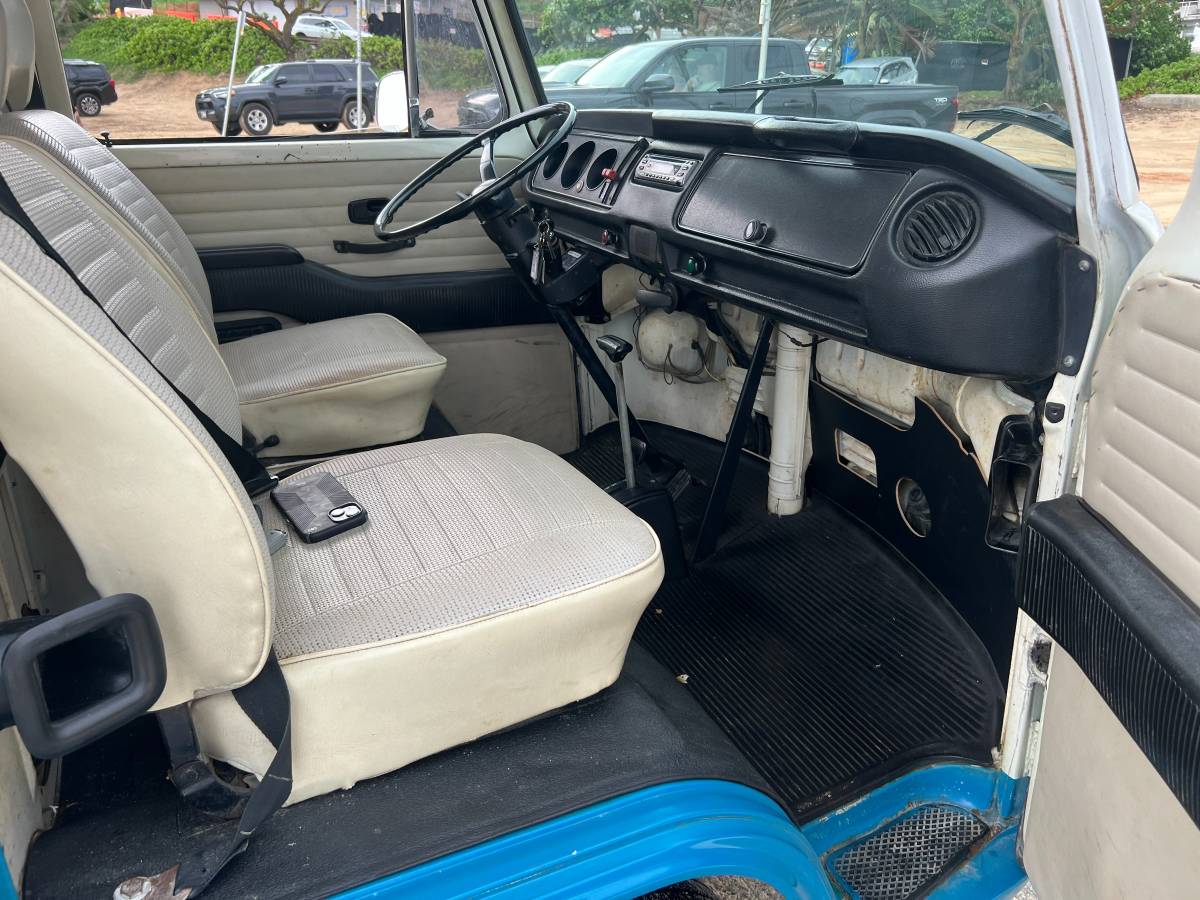 Volkswagen-bus-1976-blue-11