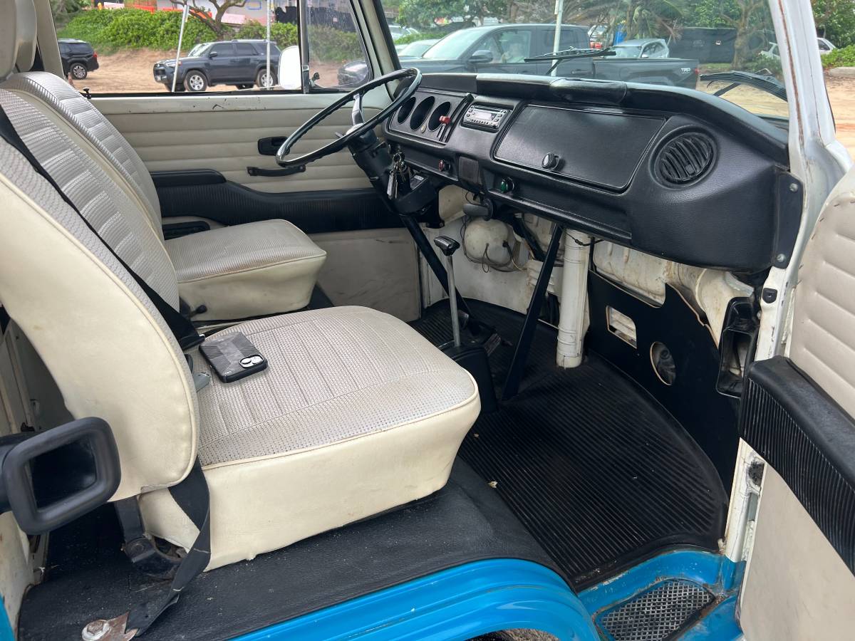 Volkswagen-bus-1976-blue-12