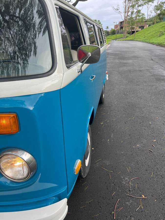 Volkswagen-bus-1976-blue-15