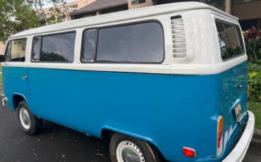 Volkswagen-bus-1976-blue-17