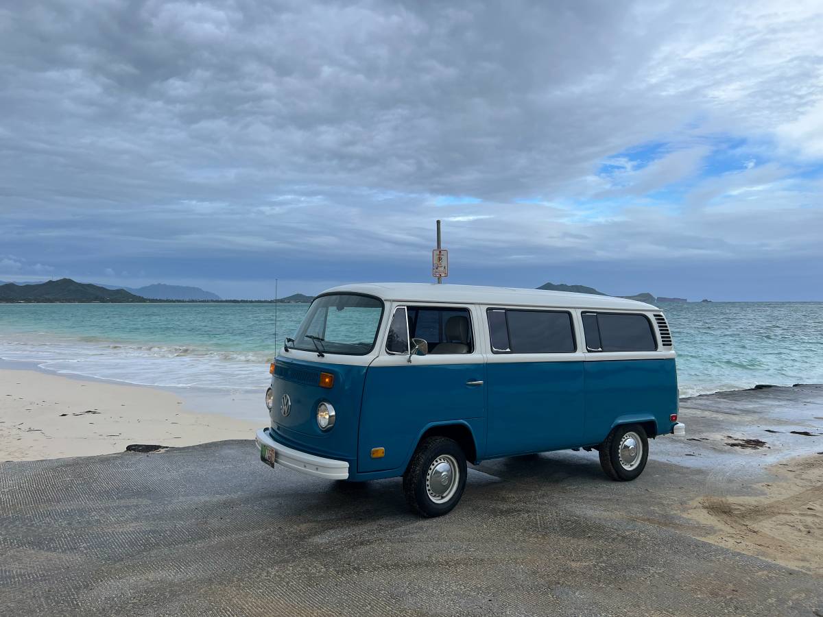 Volkswagen-bus-1976-blue-18