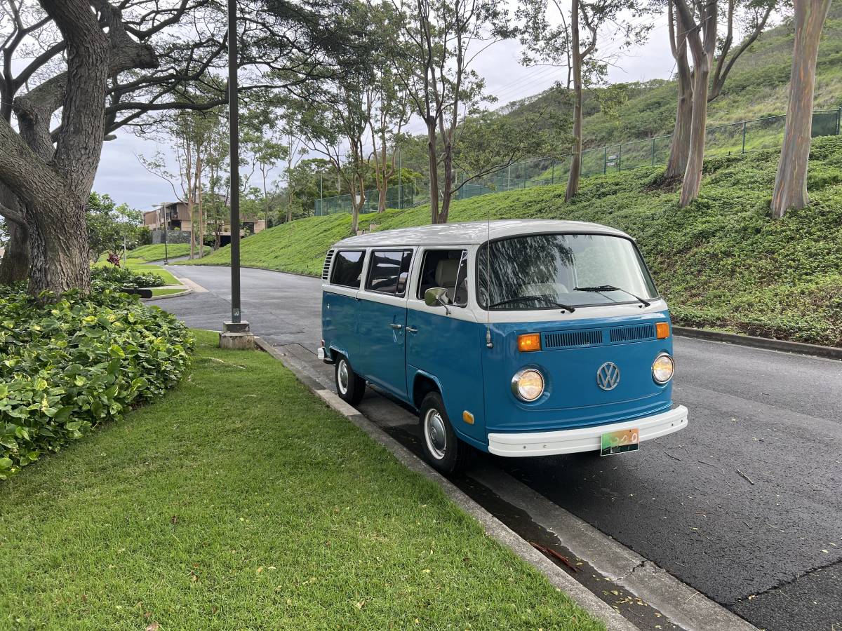 Volkswagen-bus-1976-blue-2