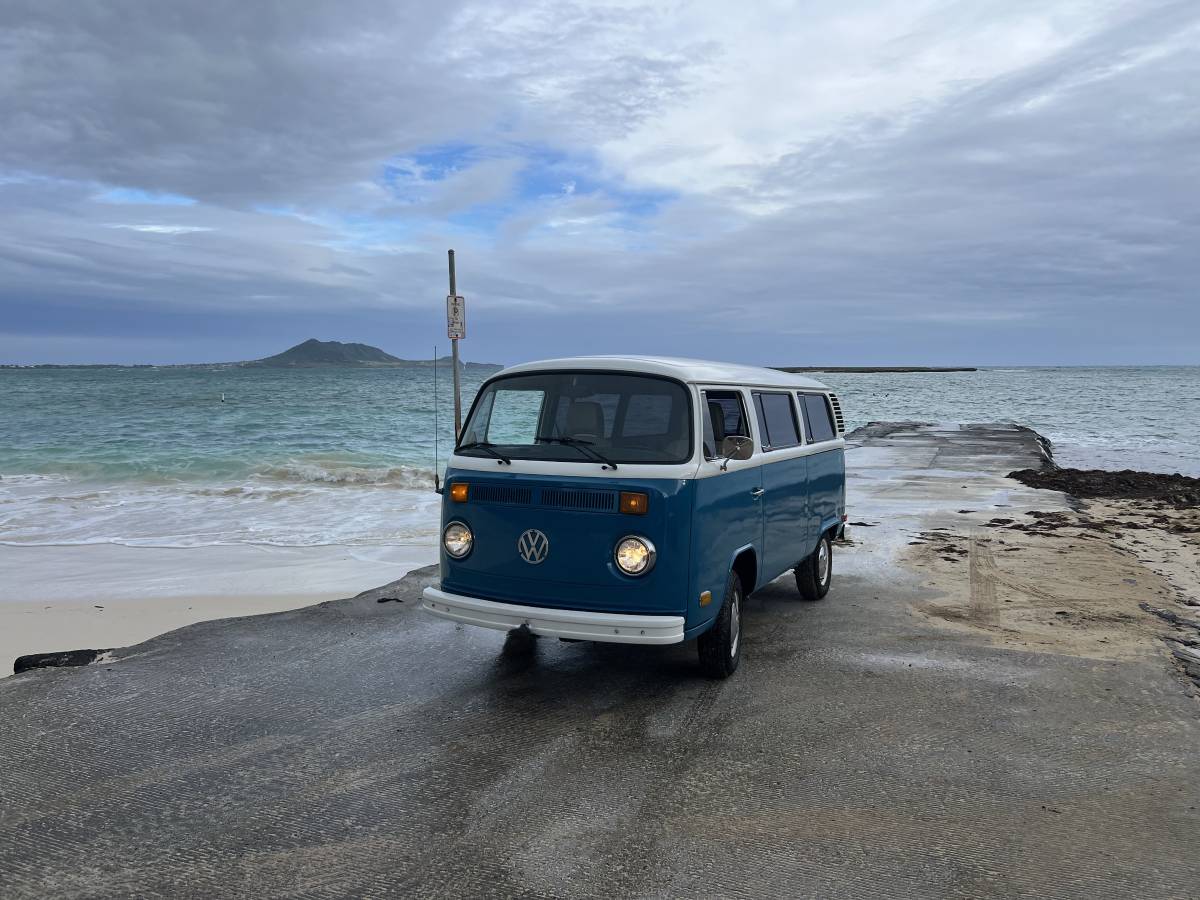 Volkswagen-bus-1976-blue-3