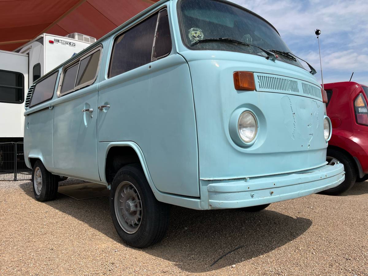 Volkswagen-bus-1976-blue-3