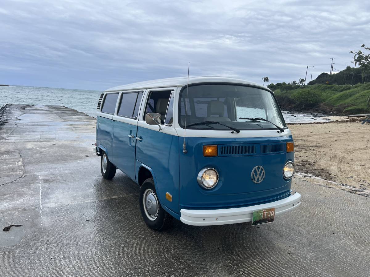 Volkswagen-bus-1976-blue-4