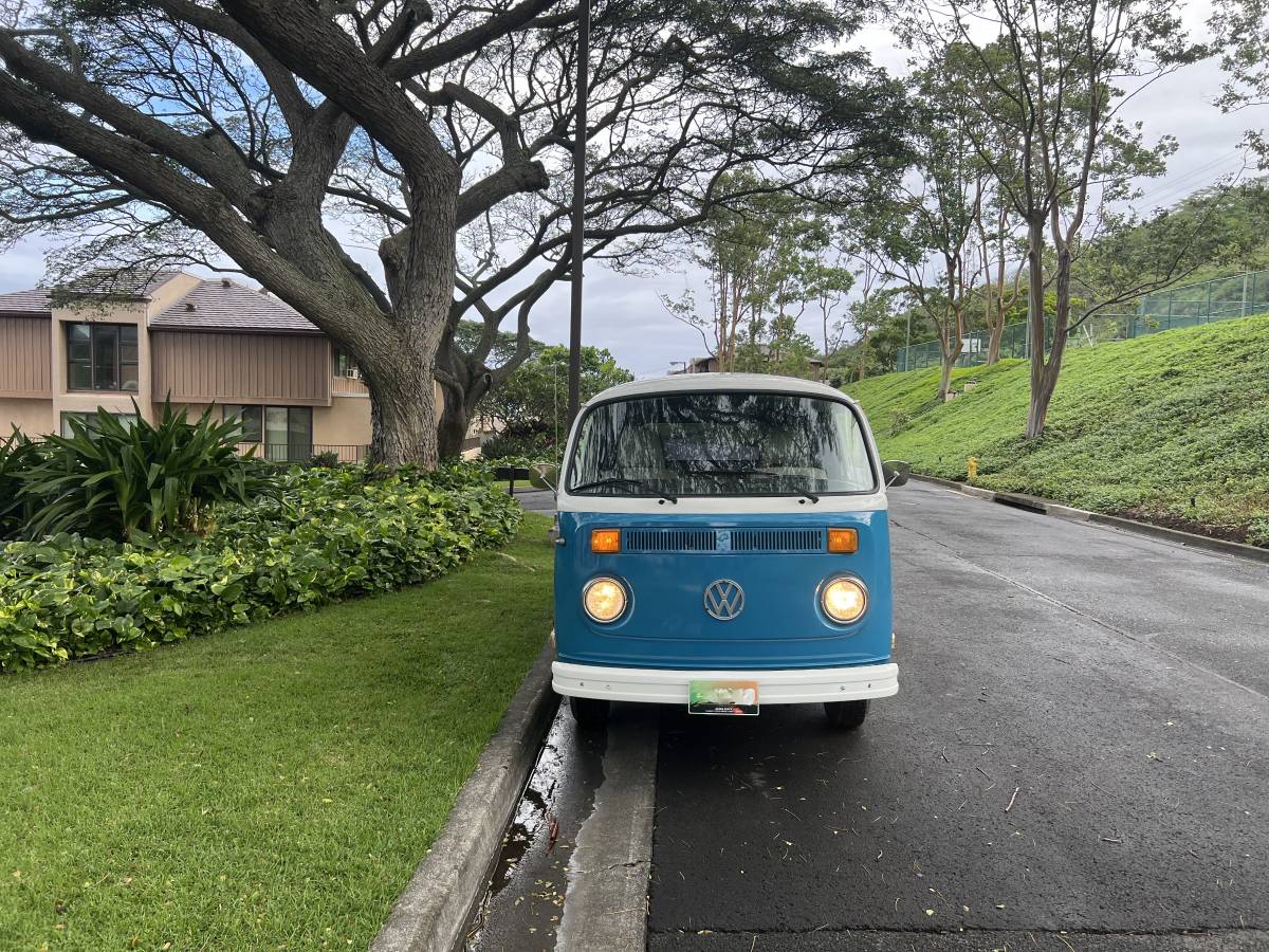 Volkswagen-bus-1976-blue-6