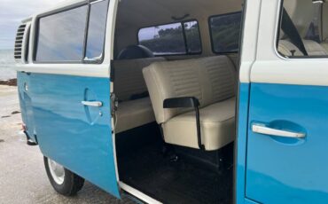 Volkswagen-bus-1976-blue-9